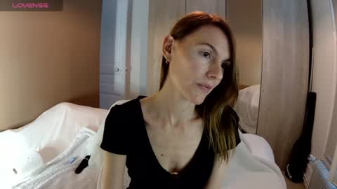 Snapshot of fanny_posy chatting on June 29, 11:43 am Fanny online show from June 29, 11:43 am