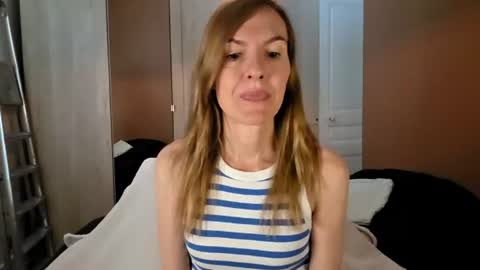 Snapshot of fanny_posy chatting on July 30, 1:54 pm Fanny online show from July 30, 1:54 pm