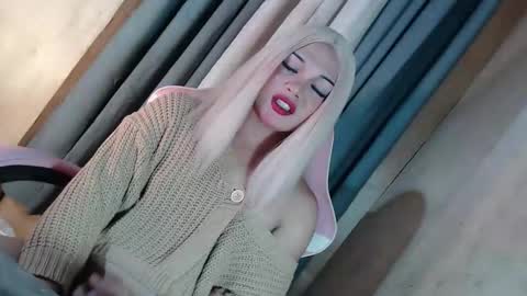 DANIELLA - DONT FORGET TO GIVE ME A THUMBSU UP online show from February 5, 12:04 am