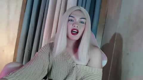Snapshot of fantasticcock69_daniella chatting on April 29, 9:32 pm DANIELLA - DONT FORGET TO GIVE ME A THUMBSU UP online show from April 29, 9:32 pm