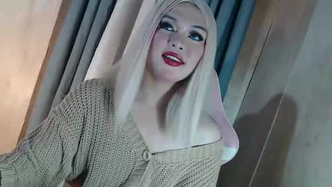Snapshot of fantasticcock69_daniella chatting on May 14, 10:44 am DANIELLA - DONT FORGET TO GIVE ME A THUMBSU UP online show from May 14, 10:44 am