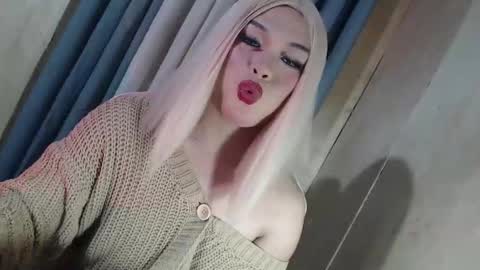 Snapshot of fantasticcock69_daniella chatting on May 25, 4:07 am DANIELLA - DONT FORGET TO GIVE ME A THUMBSU UP online show from May 25, 4:07 am