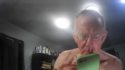 fantasyresort online show from April 2, 3:04 am