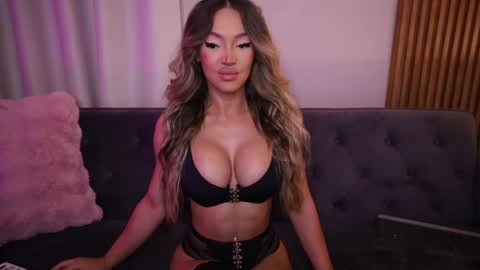 Snapshot of fantasystudiox chatting on July 26, 11:11 pm Carmina online show from July 26, 11:11 pm