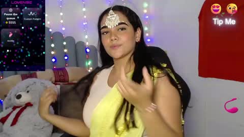Snapshot of farah_samira chatting on May 19, 7:42 pm farah online show from May 19, 7:42 pm