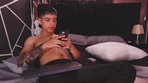 Snapshot of farid_jake_ chatting on January 6, 8:39 pm farid_jake_ online show from January 6, 8:39 pm