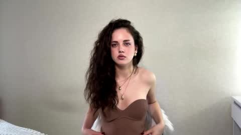 Snapshot of farrahburde chatting on June 9, 3:45 pm Mia online show from June 9, 3:45 pm