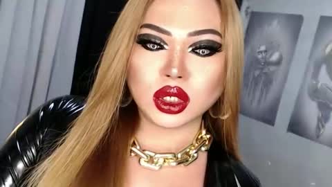 Snapshot of fascinating_ts_vana chatting on January 18, 7:39 pm vana online show from January 18, 7:39 pm