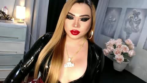 Snapshot of fascinating_ts_vana chatting on June 30, 4:52 pm vana online show from June 30, 4:52 pm
