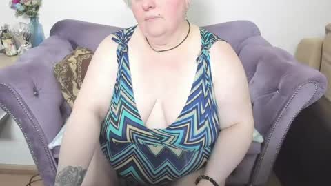 Snapshot of fashiona chatting on April 20, 9:16 pm fashiona online show from April 20, 9:16 pm