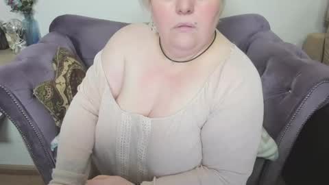 Snapshot of fashiona chatting on May 2, 10:48 pm fashiona online show from May 2, 10:48 pm