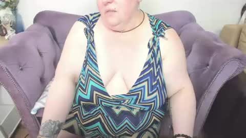 Snapshot of fashiona chatting on June 9, 11:33 am fashiona online show from June 9, 11:33 am
