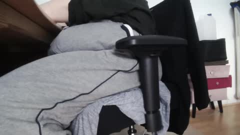 Snapshot of fat_bubble chatting on February 16, 3:27 pm Fat Bernd online show from February 16, 3:27 pm