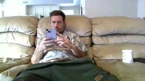 Snapshot of fat_dick_brian chatting on July 4, 3:18 pm FATdickBOY online show from July 4, 3:18 pm