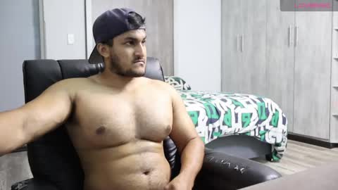 fatherfly001 online show from April 16, 9:39 pm