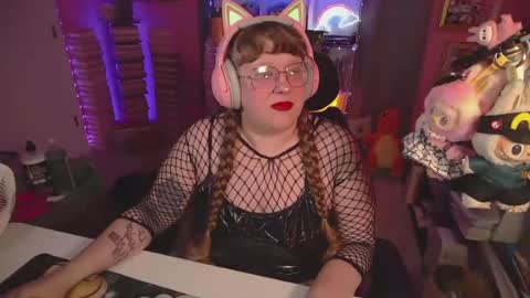 Snapshot of fatveronica chatting on June 18, 2:23 am FatVeronica online show from June 18, 2:23 am