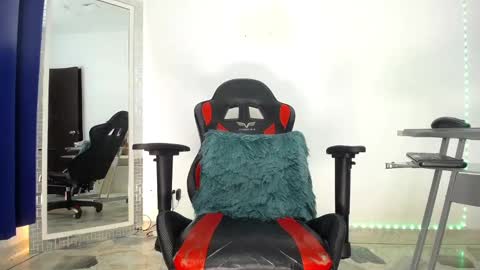 Snapshot of favel_gomez7 chatting on December 2, 1:25 am Favel Gomez online show from December 2, 1:25 am