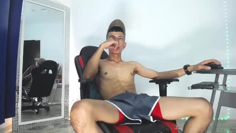 Snapshot of favel_gomez7 chatting on December 2, 4:31 am Favel Gomez online show from December 2, 4:31 am