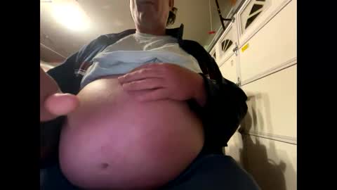 Snapshot of feedmyhugebelly chatting on May 27, 2:41 am feedmyhugebelly online show from May 27, 2:41 am