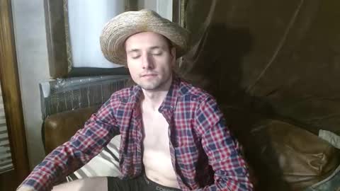 Snapshot of feelingverynaughty chatting on February 3, 7:52 pm ask me online show from February 3, 7:52 pm