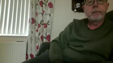 Snapshot of feet_fan69 chatting on May 20, 12:55 pm John Buck online show from May 20, 12:55 pm