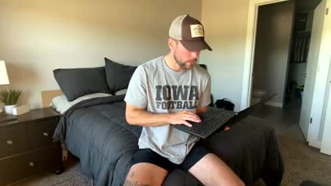 Snapshot of feetlovergh2 chatting on June 22, 10:51 pm Ethan Slayher online show from June 22, 10:51 pm