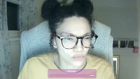 Snapshot of feetnymph chatting on January 31, 12:17 am Soley online show from January 31, 12:17 am