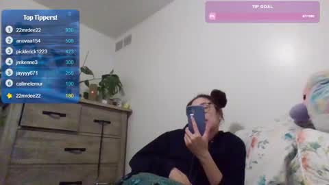 Snapshot of feetnymph chatting on February 9, 1:55 am Soley online show from February 9, 1:55 am