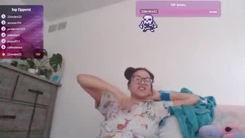 Snapshot of feetnymph chatting on February 24, 8:36 pm Soley online show from February 24, 8:36 pm