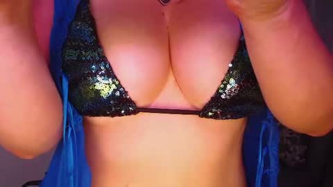 Snapshot of feliciagold chatting on June 18, 12:44 am FeliciaGold online show from June 18, 12:44 am