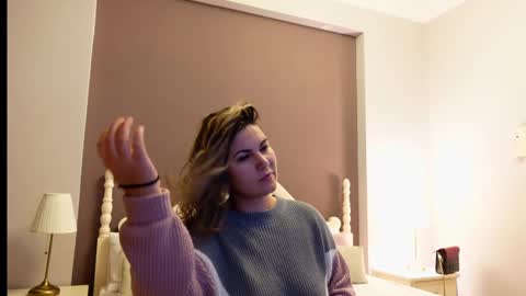 Snapshot of feliciakrige chatting on December 17, 12:45 am FeliciaKrige online show from December 17, 12:45 am
