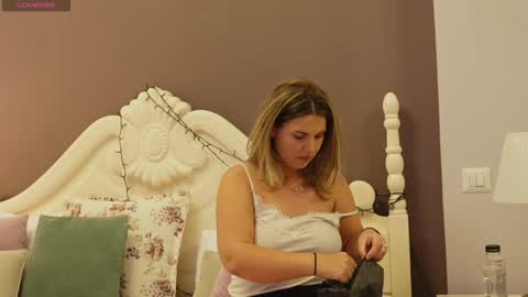 Snapshot of feliciakrige chatting on January 17, 10:01 pm FeliciaKrige online show from January 17, 10:01 pm