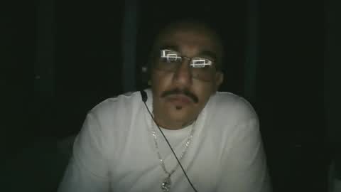 Snapshot of felixrlarios25 chatting on May 3, 3:34 am felixrlarios25 online show from May 3, 3:34 am