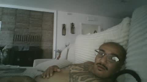 Snapshot of felixrlarios25 chatting on July 17, 9:08 pm felixrlarios25 online show from July 17, 9:08 pm