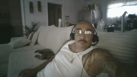 Snapshot of felixrlarios25 chatting on July 28, 10:42 pm felixrlarios25 online show from July 28, 10:42 pm
