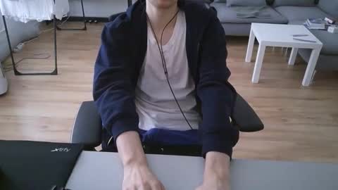 Snapshot of felixsagg chatting on December 9, 9:49 am felixsagg online show from December 9, 9:49 am