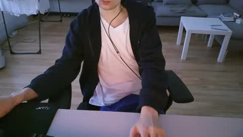 Snapshot of felixsagg chatting on December 9, 12:51 pm felixsagg online show from December 9, 12:51 pm