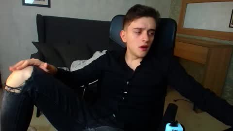 Snapshot of felixstark chatting on November 29, 5:21 am FelixStark online show from November 29, 5:21 am