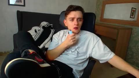 Snapshot of felixstark chatting on December 1, 4:50 am FelixStark online show from December 1, 4:50 am