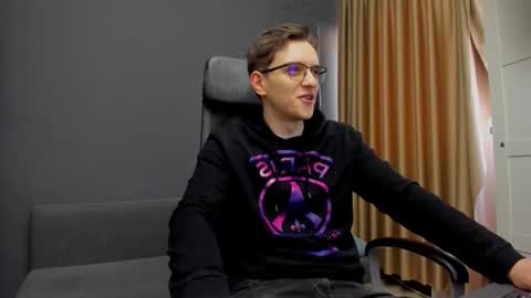 Snapshot of felixstark chatting on March 9, 5:44 am FelixStark online show from March 9, 5:44 am