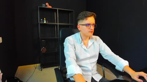 Snapshot of felixstark chatting on April 28, 4:17 am FelixStark online show from April 28, 4:17 am