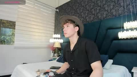 Snapshot of femboy_max chatting on June 5, 11:49 am Femboy Max online show from June 5, 11:49 am