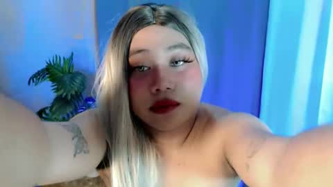 Snapshot of femboy_veronica chatting on April 23, 2:02 am femboy_veronica online show from April 23, 2:02 am