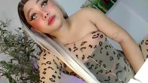 Snapshot of femboy_veronica chatting on May 10, 11:37 am femboy_veronica online show from May 10, 11:37 am