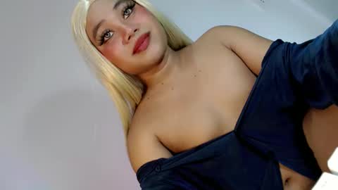 Snapshot of femboy_veronica chatting on May 11, 11:49 am femboy_veronica online show from May 11, 11:49 am