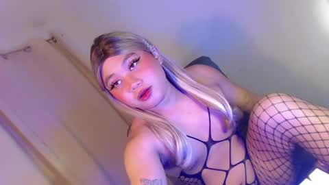Snapshot of femboy_veronica chatting on June 25, 9:19 pm femboy_veronica online show from June 25, 9:19 pm