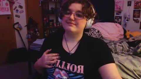 Snapshot of femcelsam chatting on April 8, 4:01 am femcelsam online show from April 8, 4:01 am