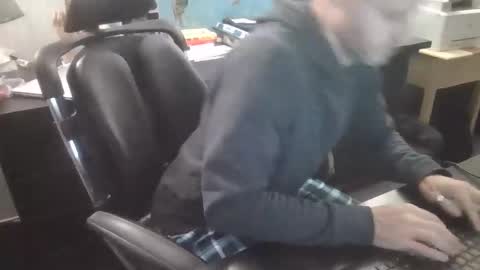 Snapshot of femdomsubby chatting on April 19, 8:57 am femdomsubby online show from April 19, 8:57 am