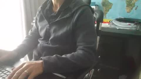 Snapshot of femdomsubby chatting on April 21, 11:29 pm femdomsubby online show from April 21, 11:29 pm