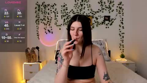 Snapshot of femida_brown chatting on March 4, 9:15 am femida_brown online show from March 4, 9:15 am